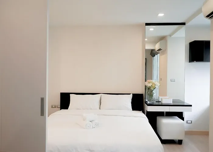 5 Mins To Bts Ekkamai, One Bed Fully-furnished