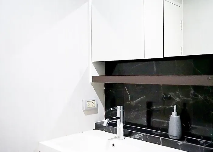 5 Mins To Bts Ekkamai, One Bed Fully-furnished *